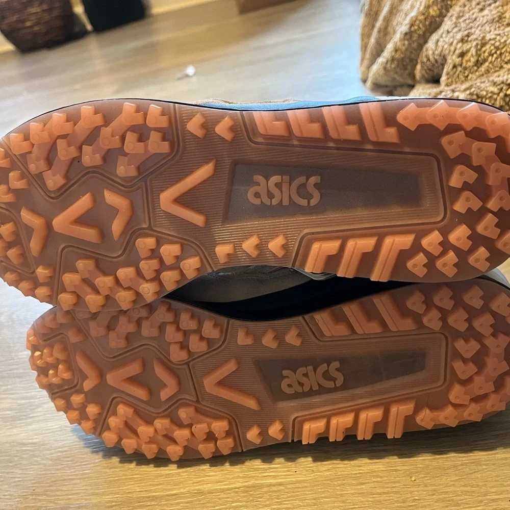 ASICS GEL-Lyte Beige Sneakers with Pink Accents